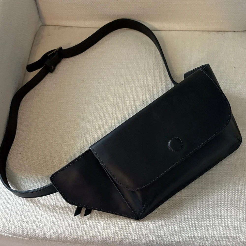 Able Delilah Sling Bag (rare find!) - Picture 1 of 3